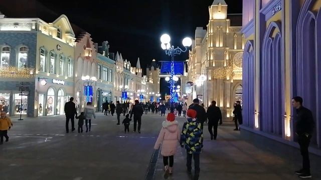 Исфандиёр и Шахзода. Ёлки Ташкента. Часть 1 (Tashkent city & Magic city) смотреть онлайн