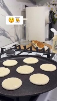 Практичное использование пустых баночек для приготовления блинчиков