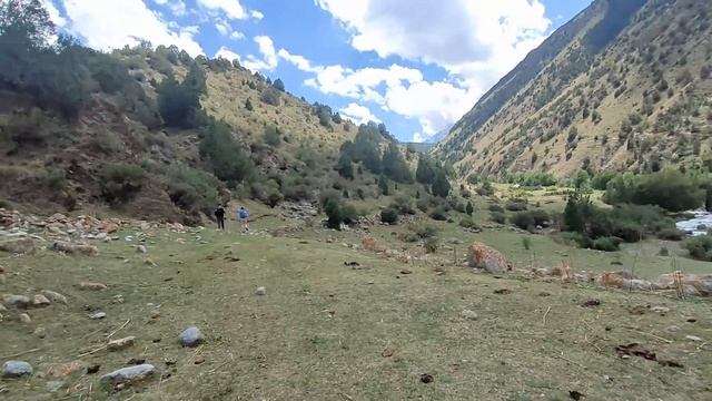 Hiking in the mountains of Kyrgyzstan | Видео дневник/Поход в горы | Кыргызстан | День 1 смотреть онлайн