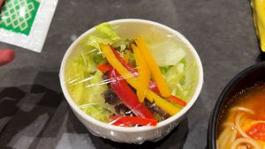 🍜Голодные в Аэропорту Гуанчжоу!🛬Едим в Premuim Lounge.