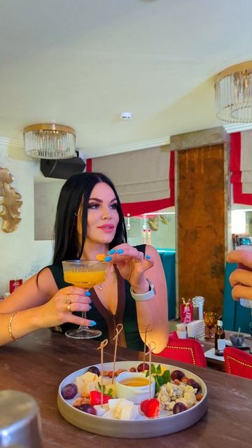 Да, это все одно прекрасное местечко в центре СПб ;) смотреть онлайн