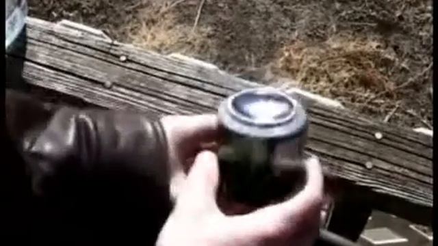 Добываем огонь при помощи донышка банки flv