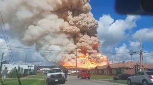 Мэдисон, штат Иллинойс, США, горит склад