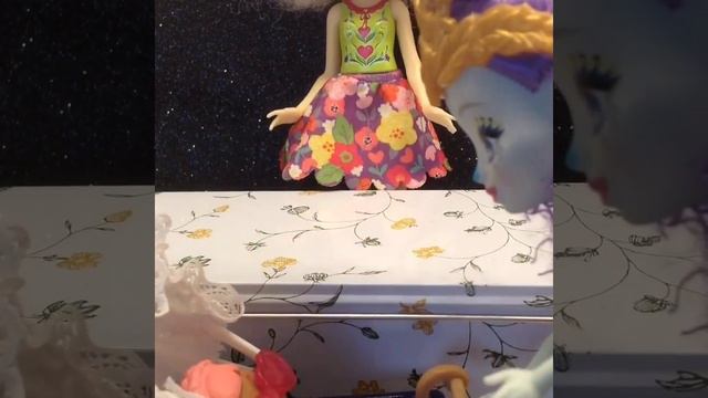 #куклы лол/МУЛЬТИК С КУКОЛКАМИ ЛОЛ! МАША И ДИАНА ОТЛИЧНИЦЫ! МАША ПОЖАДНИЧАЛА В КАФЕ! смотреть онлайн