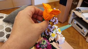 что подарить взамен обычного букета цветов