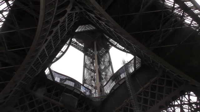 Эйфелева башня, Eiffel Tower S1840018 смотреть онлайн