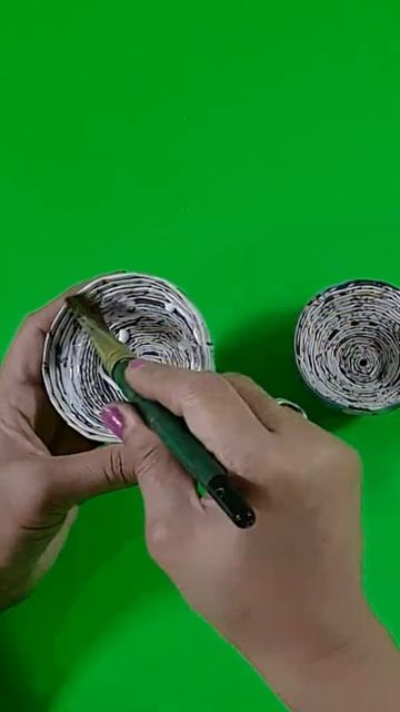 Newspaper and Plastic Bottle Craft #Shorts смотреть онлайн