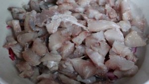 Салат с селедкой маринованным луком и картофелем