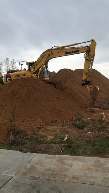 Гусеничный экскаватор Komatsu PC210  #экскаватор #арендаспецтехники #komatsupc210