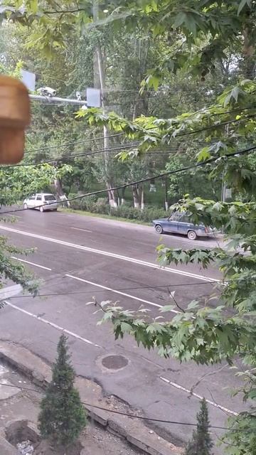 Мы пришли в кафе и смотрите какой красивый вид со второго этажа#кафе#cafe#food #yummy#youtube#short смотреть онлайн