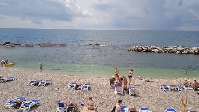 Городской пляж в Симеизе. 14.06.2021. смотреть онлайн