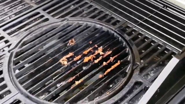 Готовим гамбургеры на газовом гриле #гриль #газовыйгриль #гамбургеры #еда смотреть онлайн