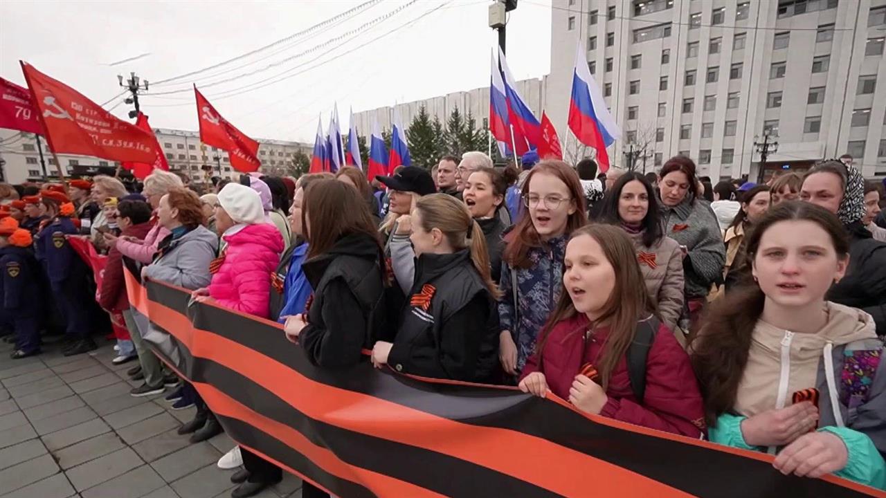 В российских регионах стартовала традиционная акция "Георгиевская ленточка"