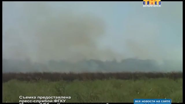 В поселениях горит сухая трава
