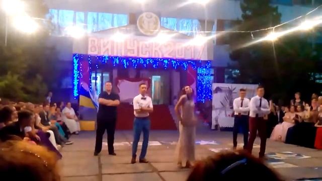 Sofi VLOG: КРУТОЙ флешмоб 11-Б класса на выпускной смотреть онлайн