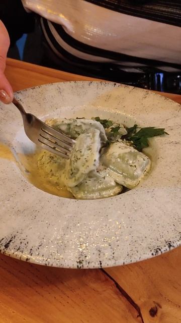 Пельмени с лососем и зеленью. Тверь, 11 декабря 2022 г смотреть онлайн