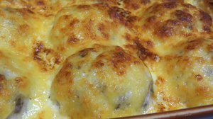 Вот, что нужно готовить из куриной грудки (фарша)! КУРИНЫЕ ШАРИКИ с грибами в сырно-сливочном соусе!