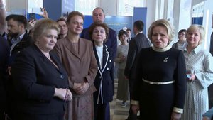Валентина Матвиенко и Анна Цивилева посетили выставку "Территория памяти и славы женского подвига"