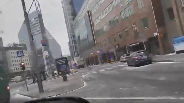 Завтрак в  гостинице/Босоногий ребенок/Паспорта в кармане/Посетили семью Вероники