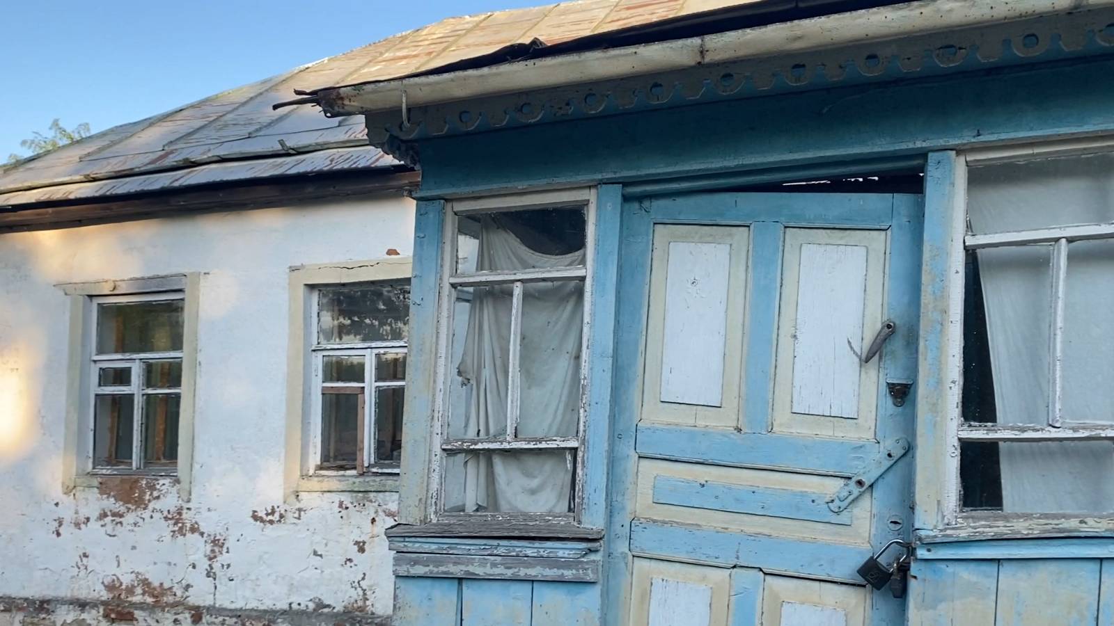 Заброшенный дом в деревне Толбузино, который восстанавливает блогер смотреть онлайн