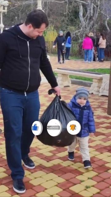 Как в Геленджике провели субботник в Андреевском парке. #shorts #shortsyoutube #геленджик смотреть онлайн