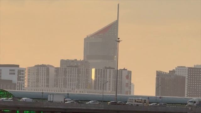 Москва-Сити Весна 2025: Красота снаружи, хаос внутри? 🏙️ 🤔