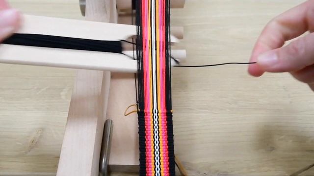 Finishing a band on an inkle loom