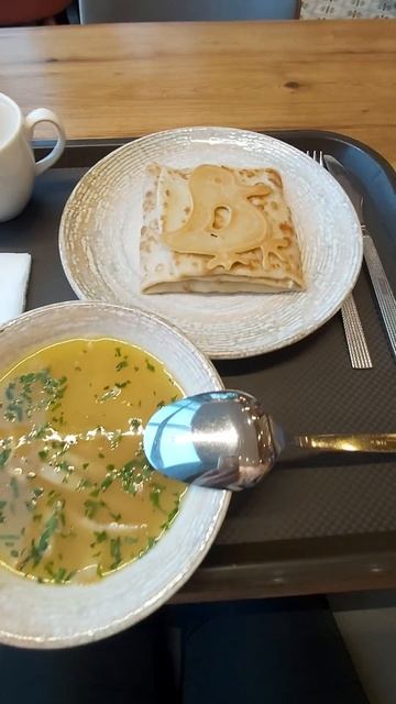 кушаю только в кафе 😋 зачем ?) готовить когда есть готовое и всегда разное#shorts #жизнькаконаесть смотреть онлайн