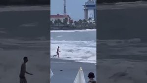 18.06.2024 Девушку унесло в открытое море в Сочи во время шторма. Поиски идут уже третий день.