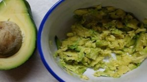 Сандвич с беконом и авокадо