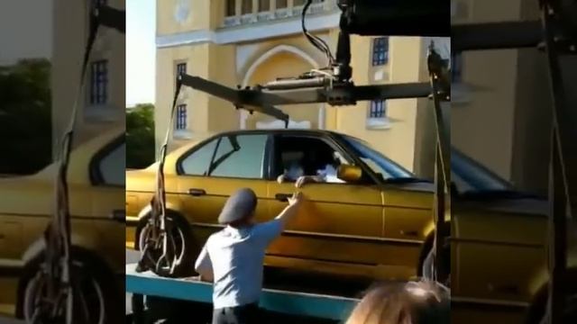 В Алматы сняли женщину, отбивающую золотой BMW у полиции смотреть онлайн