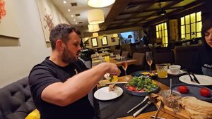 Гарик И Керри Пригласили В Ресторан! ВИП Комната ! Самвел Капризничает