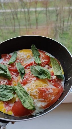 Яичница с помидорами и сыром 🍳🍅 Доброго утра!!!  #завтрак #утро #яичница #глазунья #вкусно