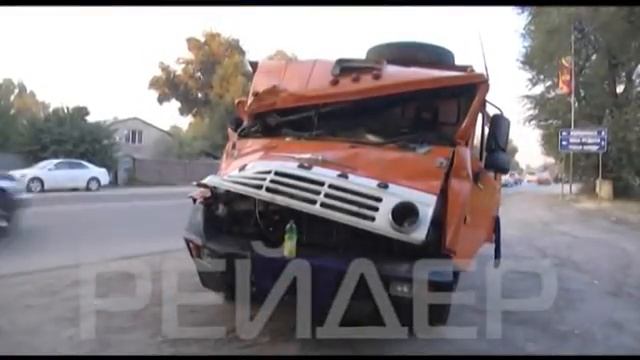 В Алматы в результате пожара сгорела летняя площадка кафе смотреть онлайн