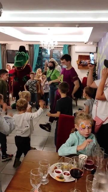 бумажная дискотека в Андерсон смотреть онлайн