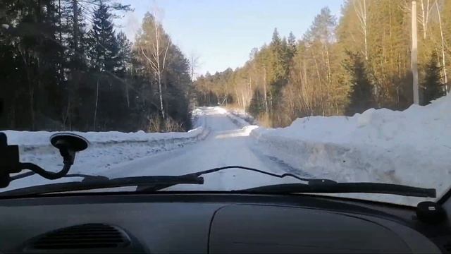Машину занесло в сугроб. Было страшно. Отделались лёгким испугом.