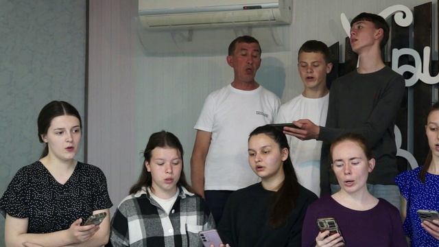 Со своими радостно мне смотреть онлайн