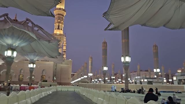Как за 3 минуты раскрываются большие зонты на площади мечети Пророка в Медине смотреть онлайн