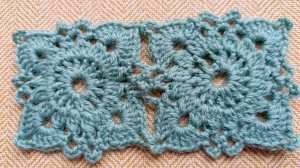 Красивый небольшой мотив крючком, вяжем вмести каждый ряд, соединяем мотивы в последнем ряду