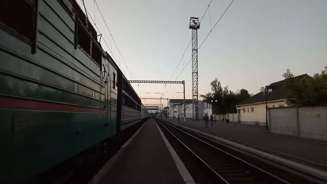 Электровоз  ВЛ82М-067 с поездом #15 Харьков-Рахов на станцию Полтава-Киевская