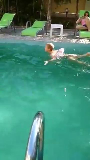 Крутой бассейн в Кабардинке!!!!! смотреть онлайн