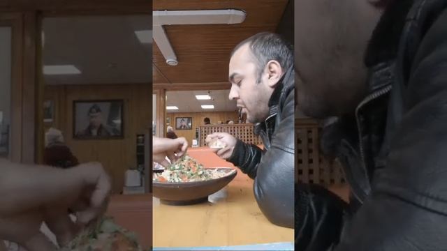 В Кафе Будем Курутоб Кушать смотреть онлайн