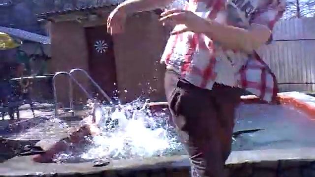 упав в басеен смотреть онлайн