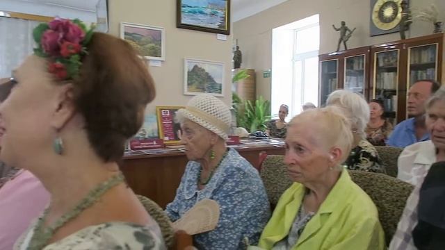 Феодосийские певицы Лариса Орлова и Нина Шумилова на авторском вечере Эдуарда Абрамова