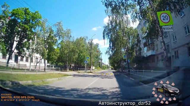 Урок вождения по городу / Подвох при выборе места для остановки смотреть онлайн