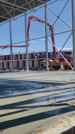 Заливаем пол в ангаре