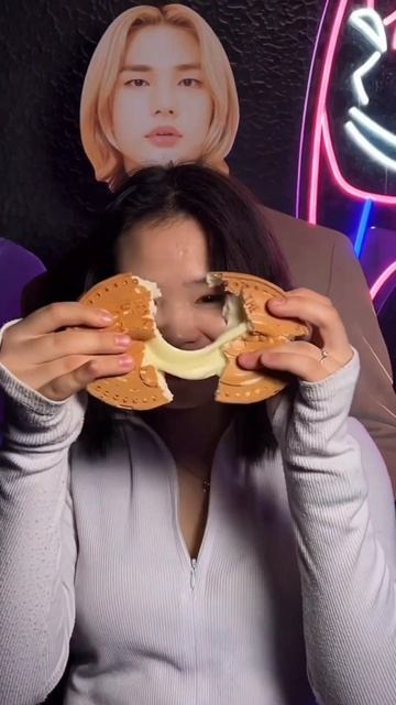 Ты так долго смотришь на сыр или Хенджина?😂 смотреть онлайн