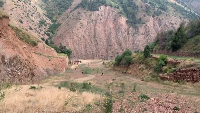 15.07.2020. На турбазе дождь идёт.🇺🇿🏔🌧 смотреть онлайн