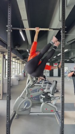 Пресс на одной руке #жим#пауэрлифтинг#сильная#жимлежа#соревнования#спорт#офп#лфк#растяжка#стрейчинг