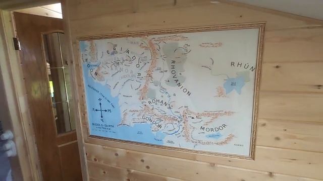 Как живут Хоббиты в Подмосковье? Летний обзор домика Хоббита смотреть онлайн